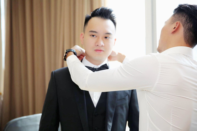 Cô dâu Diệp Lâm Anh và chú rể thiếu gia trao nhau nụ hôn đắm đuối trong lễ đón dâu